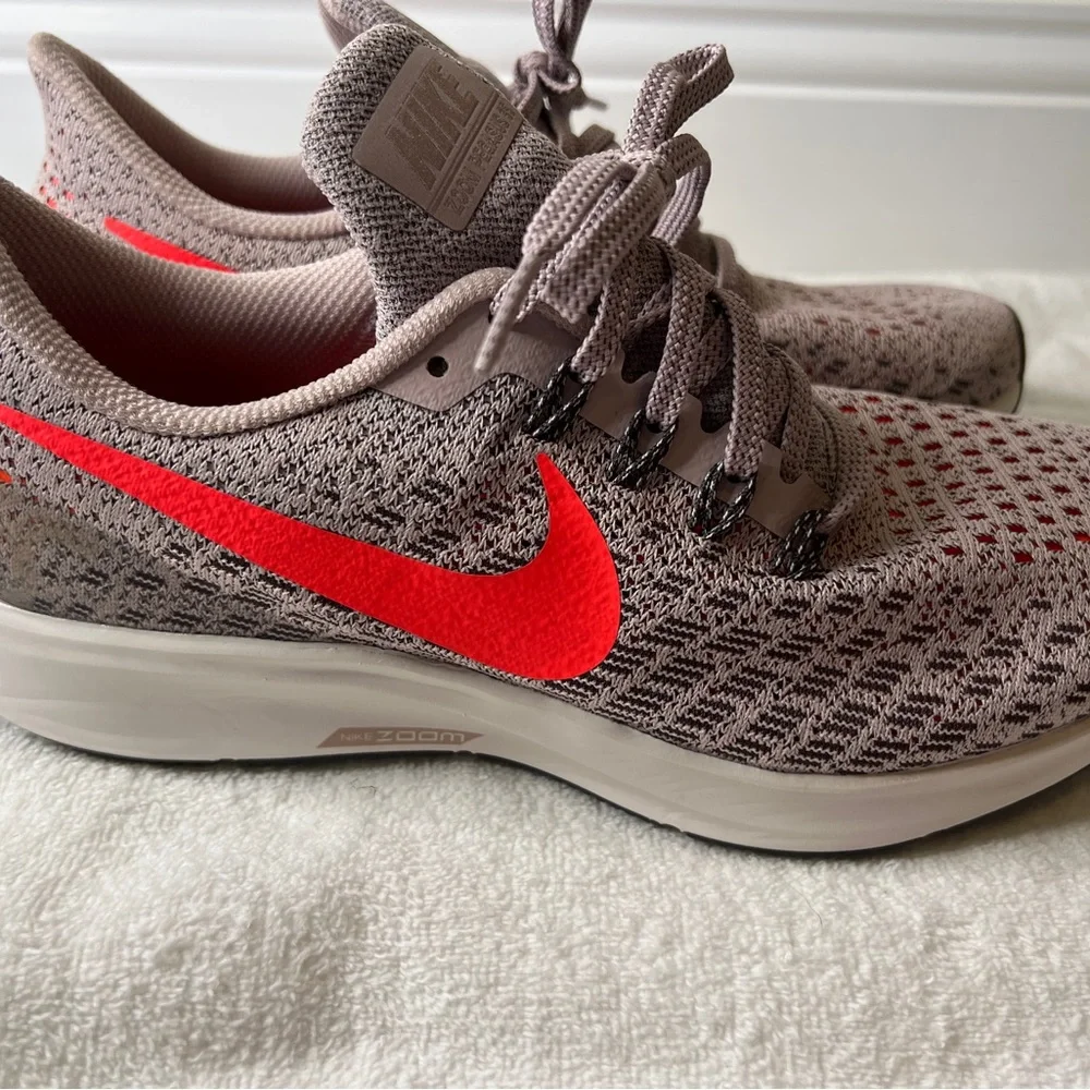 Nike Zoom Pegasus 35 size 8 light pink. New without tags, never worn. - Picture 4 of 6